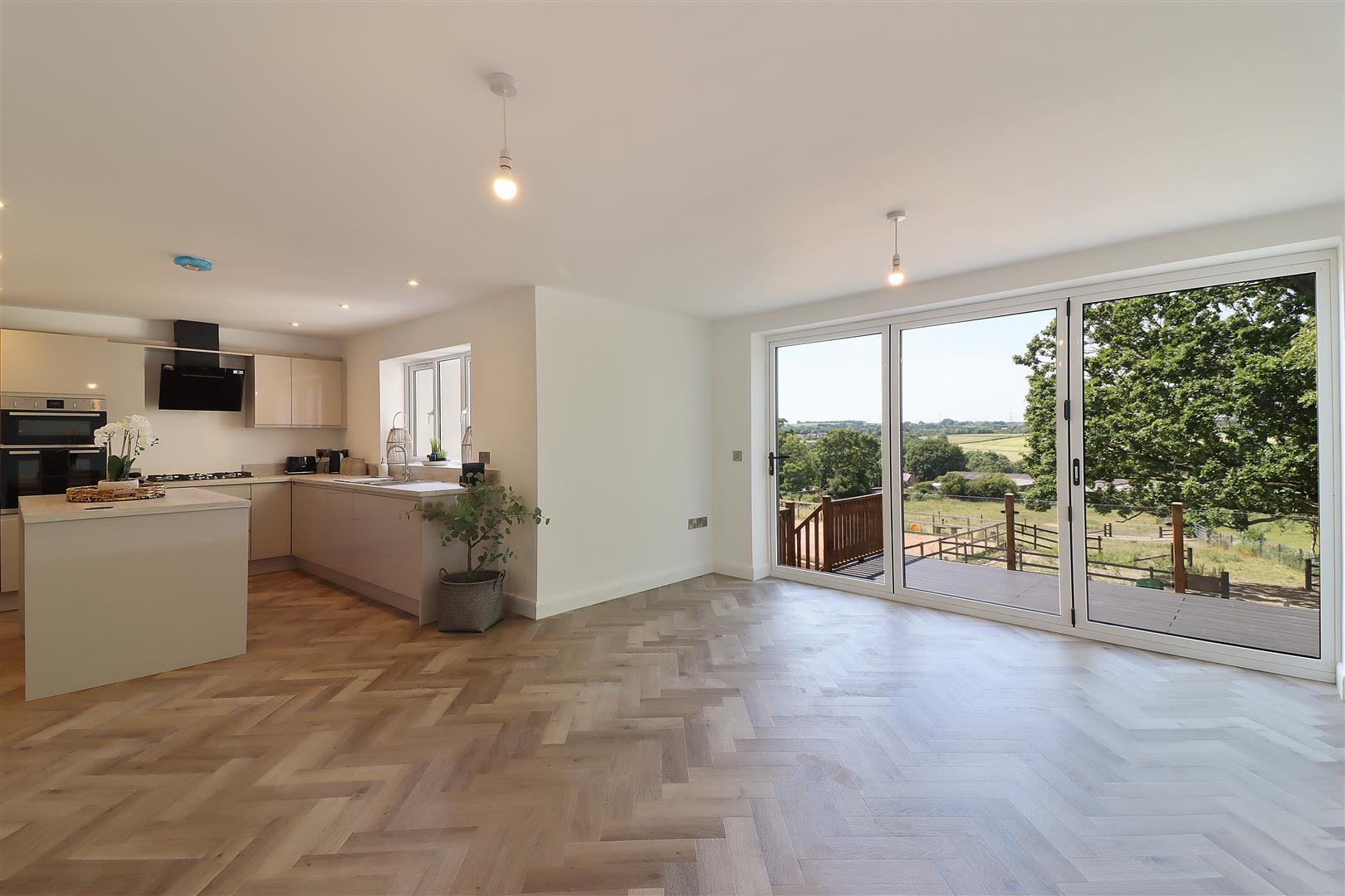 5 bed property in Rectory Grove, Duckmanton